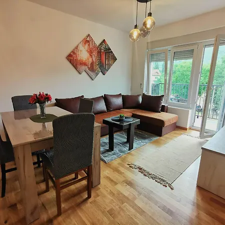 Trajkovic One Bedroom شقة *